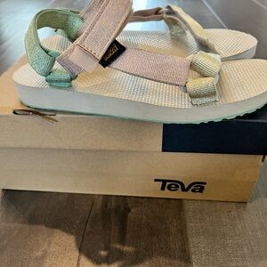 Metallic kids Teva size 4